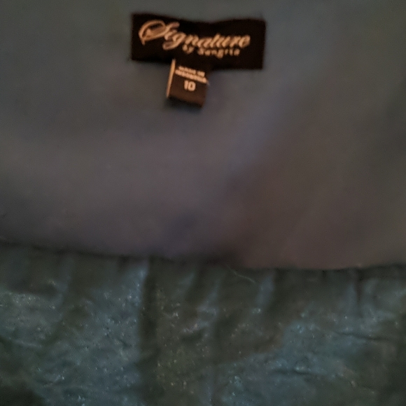 Dress - Picture 3 of 4